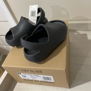 yeezy slides kids